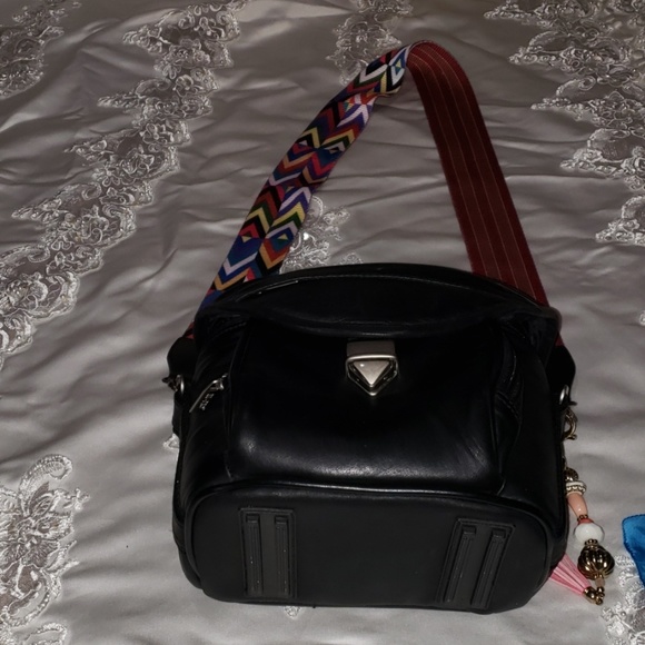 Leather camera bag converted to handbag - Picture 6 of 8